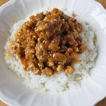 そぼろがご飯によく合いますね。
野菜もしっかり摂れて体に良いレシピですね。